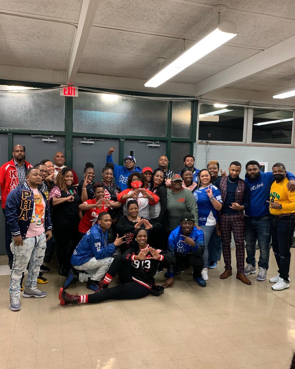 So1onupie's tweet photo. The divine nine had a blast at the North Side vs Bolivar Central basketball game last night. #unity #greekdom #weareblackhistory #weareleaders https://t.co/ACagdKNzmk