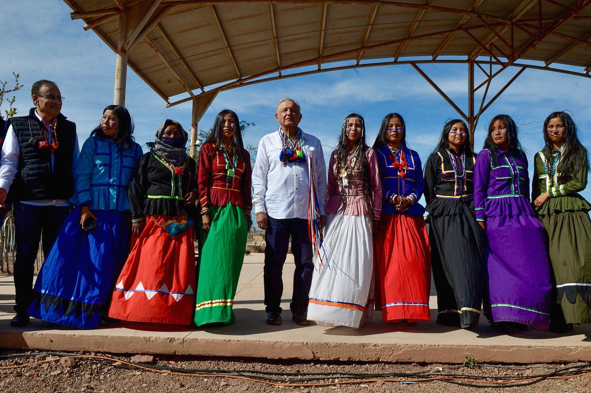 lopezobrador_'s tweet photo. Estuvimos en Punta Chueca, Sonora, con la comunidad seri. La exquisitez y el arte de esta cultura son algo excepcional. Más tarde compartiré la reunión de trabajo y la posibilidad de un acuerdo trascendente para la protección de venados y borregos cimarrones. https://t.co/ynUQKd8E5o
