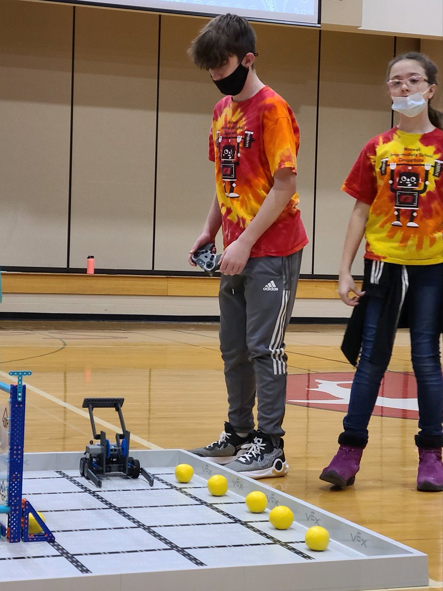 Cougarbot team B at today’s VEX IQ Robotics event. This team knows how to overcome obstacles after dropping their bot two weeks ago. A complete rebuild…today 2nd place! #Proud2bMIS ⁦<a href="/MISPrincipal/">Maxwell Intermediate School Principal</a>⁩ ⁦<a href="/MIS__AP/">Lisa Leliaert</a>⁩ ⁦<a href="/miscougarbots/">miscougarbots</a>⁩
