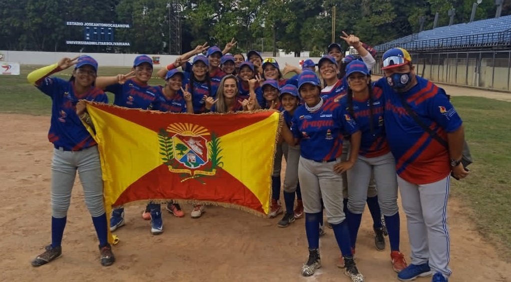 ¡SON DE ORO! 🤩🥇🏆

Nuestra selección femenina conquistó la medalla de oro tras vencer en un emocionante juego a la representación de Distrito Capital ⚾

¡Felicidades Campeonas! 🏆