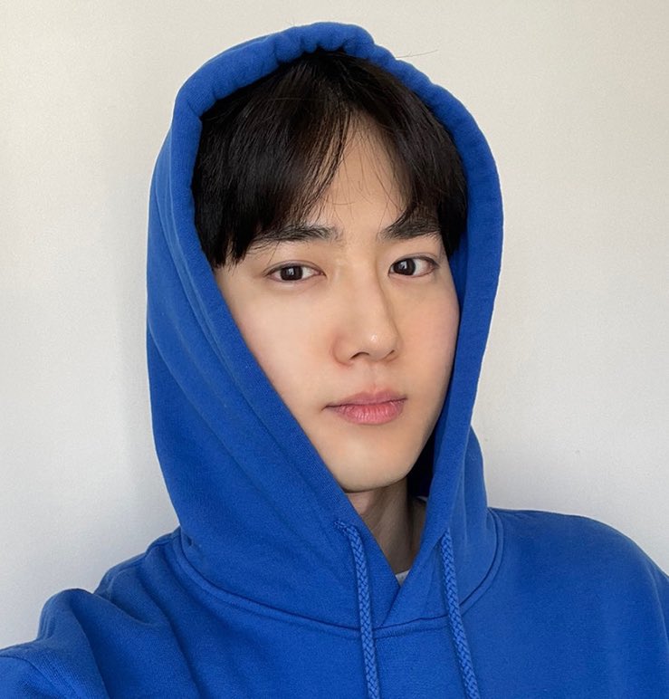 suhohero's tweet photo. 후드 + 파랑색 + 흑발 ㅠㅠㅠㅠㅠㅠㅠㅠ 완벽 선물 🎁💙💙💙💙💙 https://t.co/NJ16o3qZUT