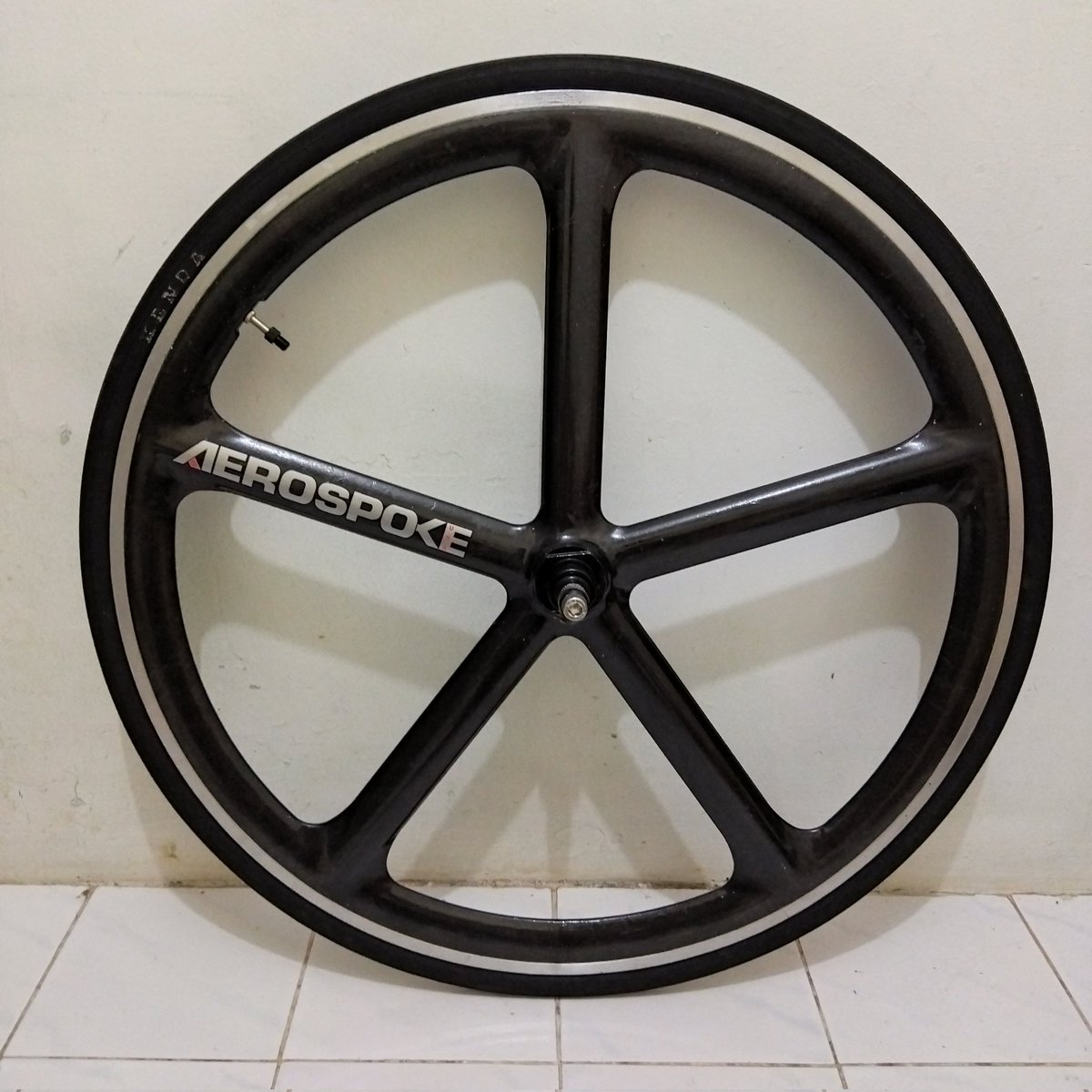 autobike__'s tweet photo. WTS

- Ws front araya 713 hub unbrand 150k
- Strap WCYC 70k
- Aerospoke rear inc cog 16t 2jt

COD Bintaro dan sekitarnya
Kirim2 rekber sabi
#fnfjb https://t.co/wuzi2uxdBo