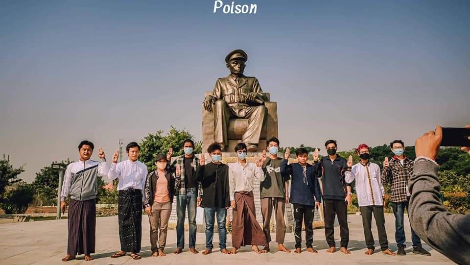 KyalSin1702's tweet photo. Pro-democracy activists from Mandalay paid tribute to Independence Leader General Aung San on his 107th birthday today.  #2022Feb13Coup #Australia_StopFutureFund #WhatsHappeningInMyanmar https://t.co/RWFb9LrmJ8