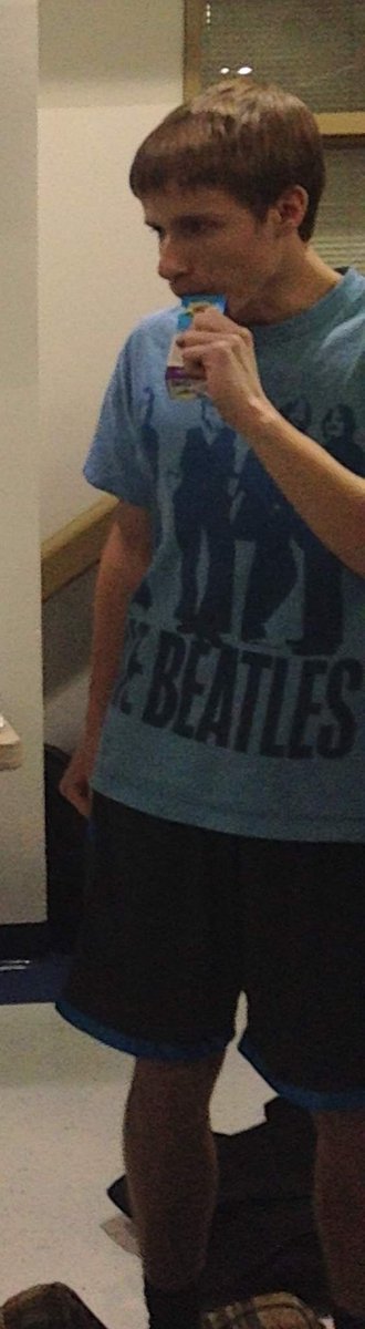 SplashDaddy2324's tweet image. When Mattbro defeats you so hard in your high school brawl tournament in 2013 that you have to consume a juice box to recover