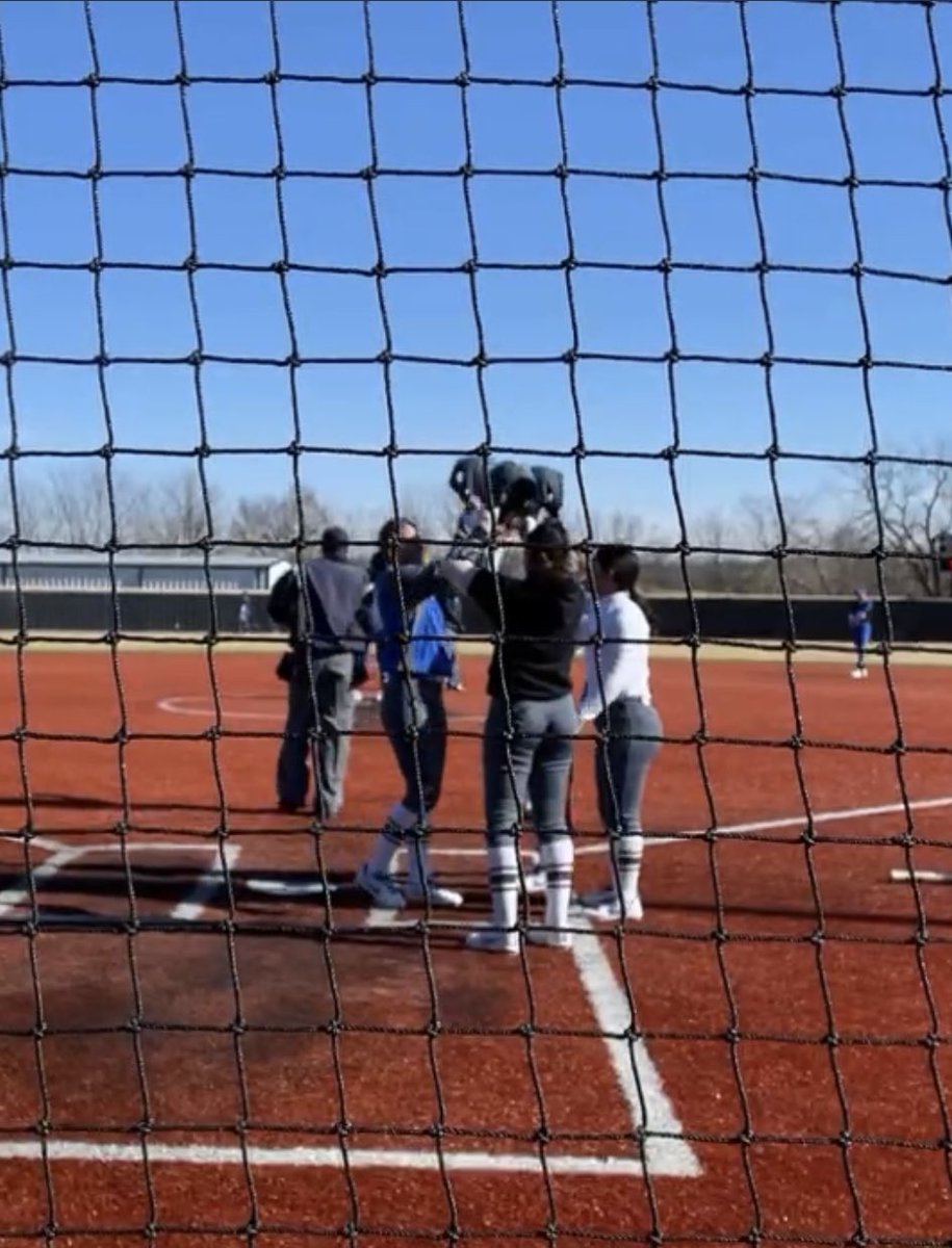 vernoncollegesb's tweet photo. Another successful day of softball, picking up two more wins!! Beating Iowa Central 9-0 and Murray College 6-4!
#VCSoftball #LionMode https://t.co/18dYxpBo1v