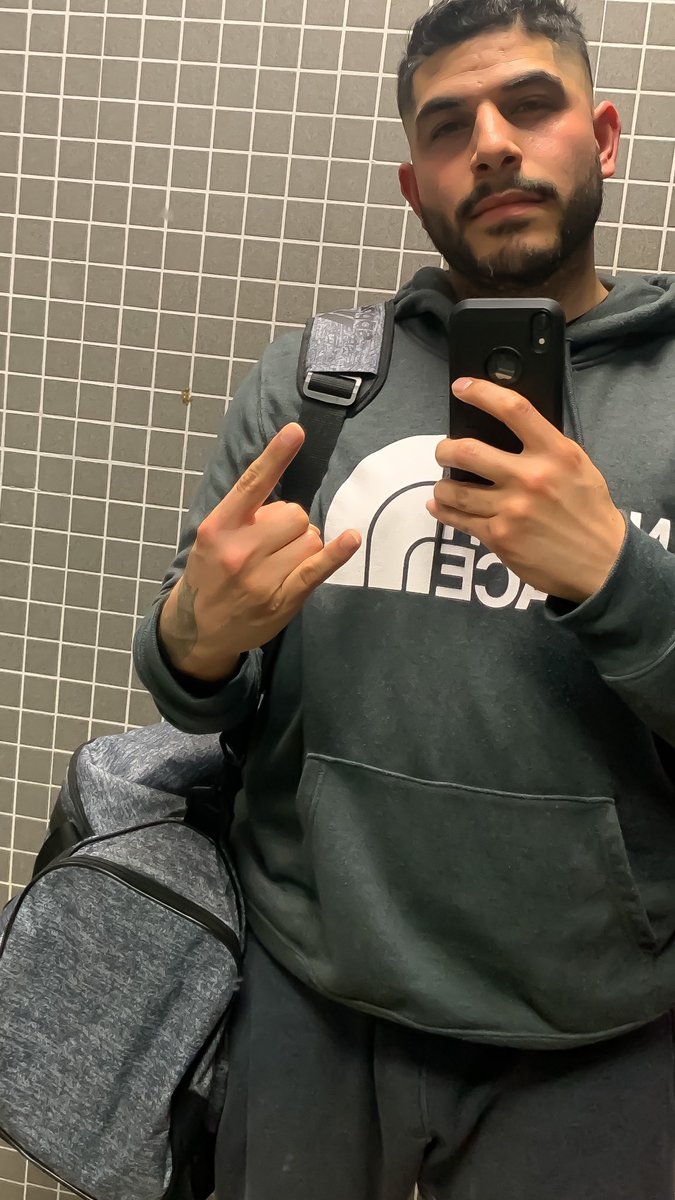 dpooleth's tweet photo. Just before by phone died listening to my Degen friends 🤟🏼 #LegDayComplete https://t.co/KrcWUxmV69