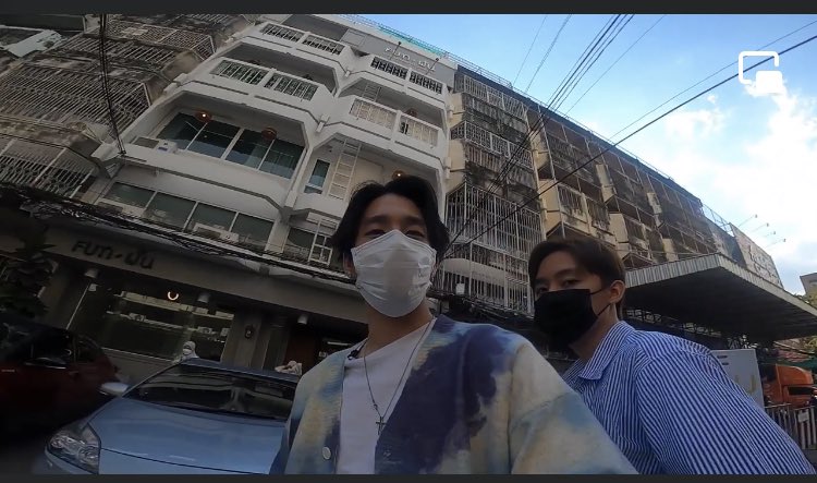 ppapsr00's tweet photo. ถือกล้องเองขับรถกัน2คน vlogแบบนี้เลยที่แม่ต้องการ #VLOGพร้อมมาร์ค https://t.co/Sk7XxOLE0P