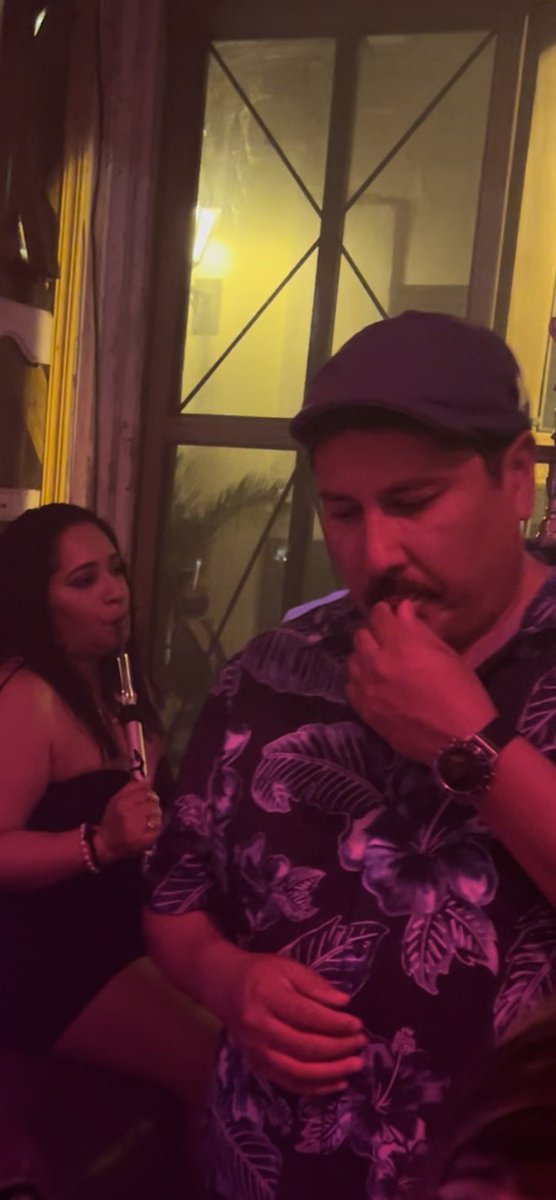 3333Boost's tweet image. WTF just found Pablo Escobar at the bar lol