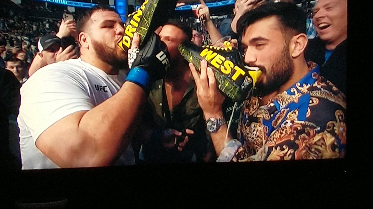 kompowsky_'s tweet image. Me vuelvo loco