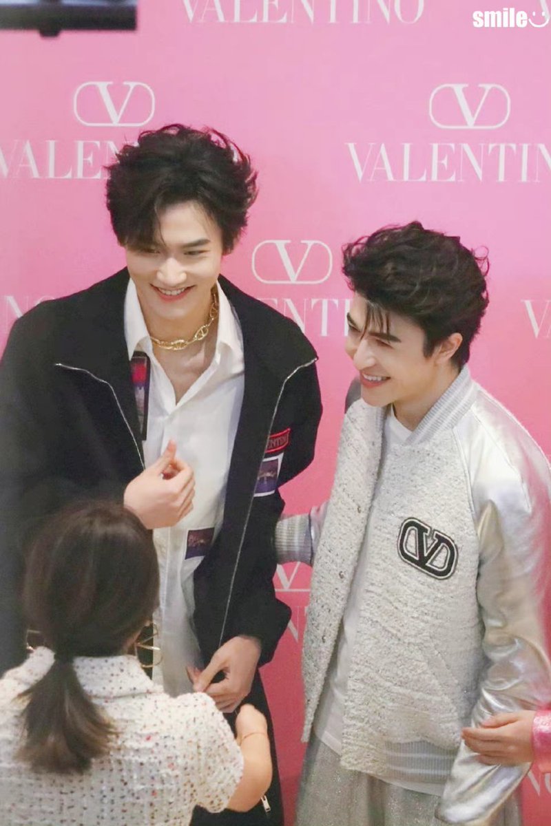 1augtwothousand's tweet photo. เคอแพทออกงานด้วยกันกี่งานแล้วนะ
- ฉงชิ่ง
- BV
- Balmain 
- Valentino
- Cosmo (วันวาเลนไทน์)
แต่หลักๆของที่เรียกว่าเป็นงานคู่ก็คง Balmain กับ Cosmo ละเนอะแถมมีเดทที่ Univer อีก🤭 เอาอะไรมาไม่ปังวะถามจริงงงง ขนาดแตงยังบอกคู่ cp ดัง

#เคอแพท https://t.co/GyO3R3TB04