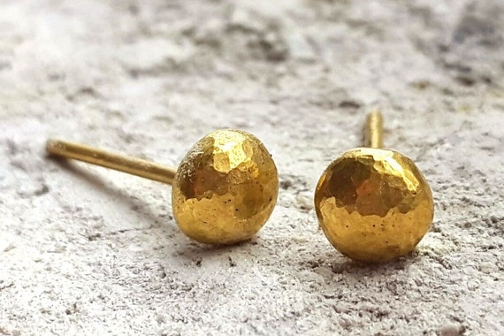 danielabrill's tweet photo. Rustic Half-Dome Stud Earrings https://t.co/bM0a5qeV5l #handmadeearrings #goldearrings #birthdaygift #halfballstuds #minimalistjewelry @etsymktgtool https://t.co/4VioTGZ4tx
