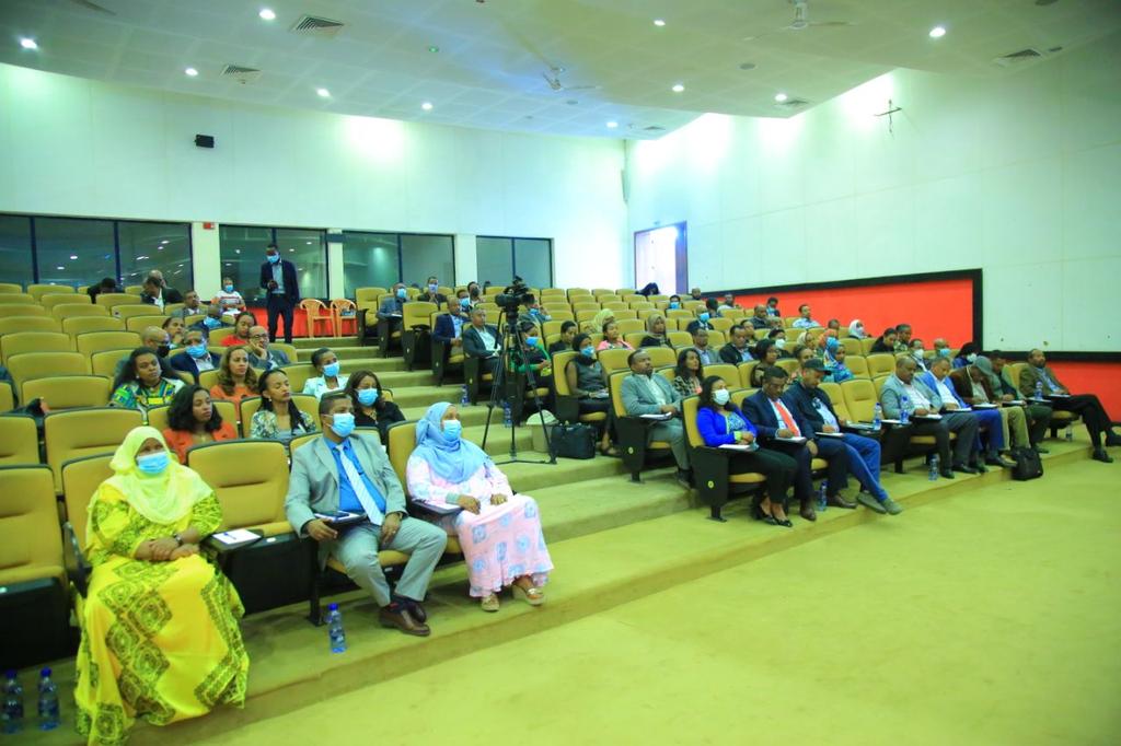 AddisCouncil's tweet image. ለአዲስ አበባ ከተማ ምክር ቤት አባላት በምክር ቤቱ አሰራር ስነ ምግባር ደንብ ላይ የሚሰጠው ስልጠና ጀምሯል። ስልጠናው ሌሎች አራት ተጨማሪ ርዕሰ ጉዳዮችም የያዘ ነው።