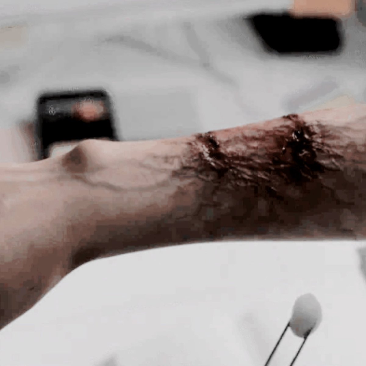 ㅤㅤㅤ
。。。 ⧽ ⠀⋆  𝐀𝐋𝐋 𝐎𝐅 𝐔𝐒 𝐀𝐑𝐄 𝐃𝐄𝐀𝐃.

    𝘽𝙐́𝙎𝙌𝙐𝙀𝘿𝘼𝙎. ! ⠀⦉  *   un grupo
    de estudiantes de 𝐬𝐞𝐜𝐮𝐧𝐝𝐚𝐫𝐢𝐚
    están 𝖺𝗍𝗋𝖺𝗉𝖺𝖽𝗈𝗌  ˒   en su escuela 
    durante un brote de      ▬▬
    «    𝒗𝒊𝒓𝒖𝒔 𝒛𝒐𝒎𝒃𝒊𝒆.   »
     
 ʀᴛ﹖