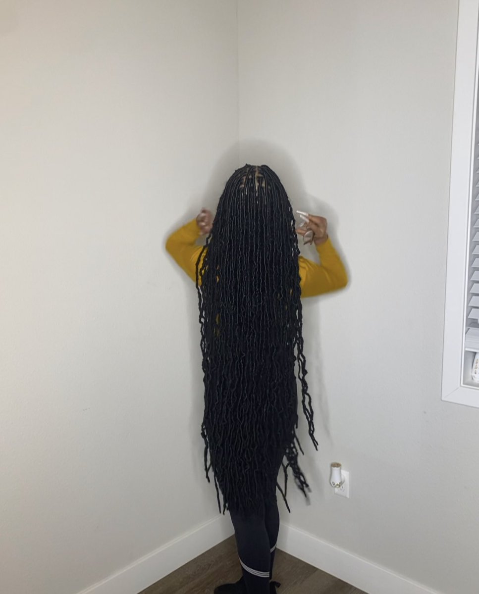 iamgiaa__'s tweet photo. #knotlessbraids #softlocs #uiuc #champaign #urbana https://t.co/h3Xft82Qe5