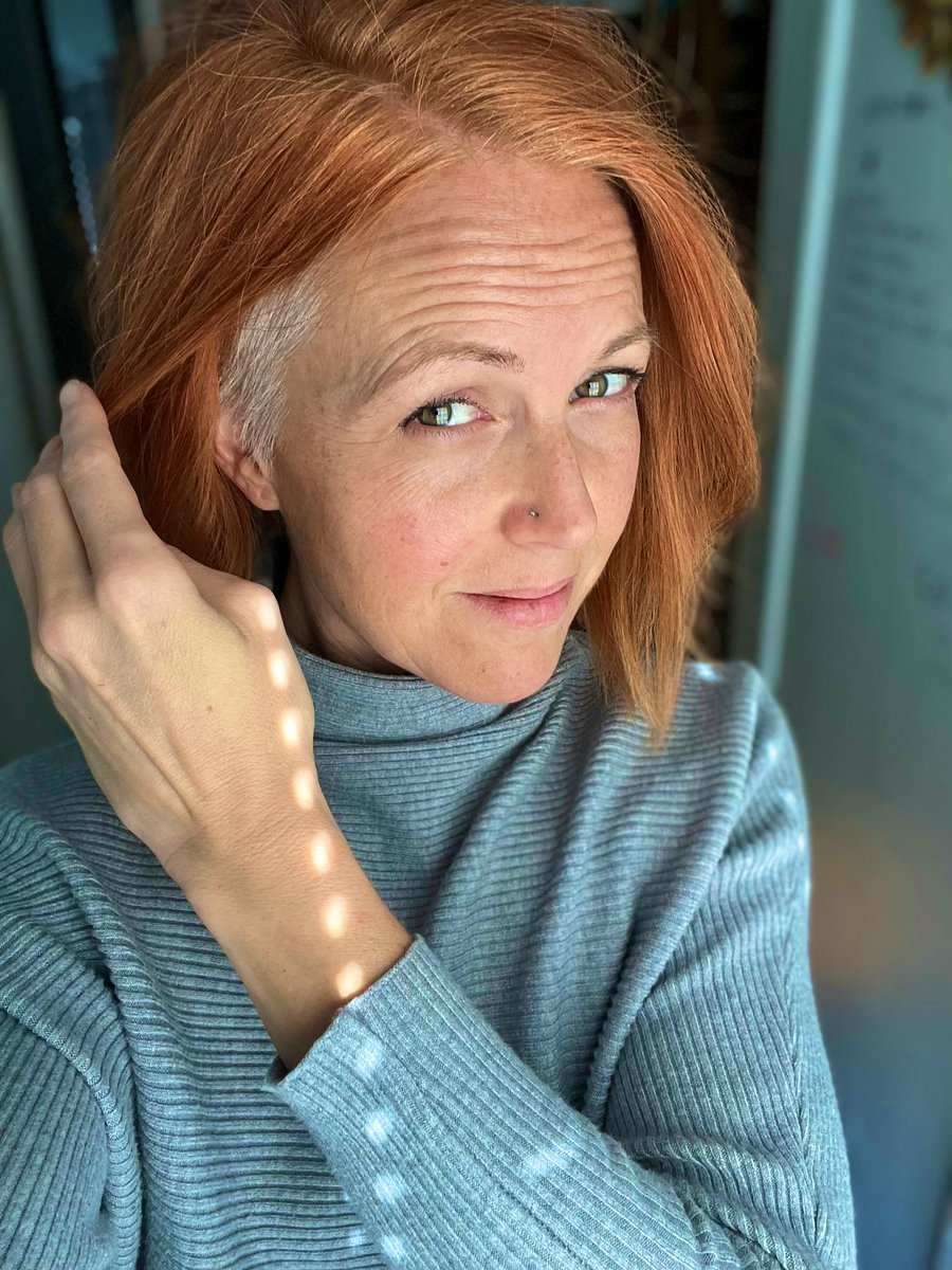 iDeaHoff's tweet photo. People be lovin on my red hair like I haven’t been a #redhead for almost 44 yrs. Must be my gray / ice #undercut making the rest look so #fire https://t.co/5HyPerqgL7
