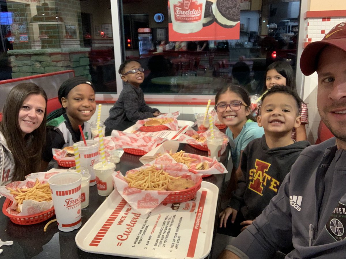 J_Tompsy's tweet photo. Rare occasion for the Thompson’s eating out.  We had a great time, already looking forward to next year. https://t.co/co83tOfbn2