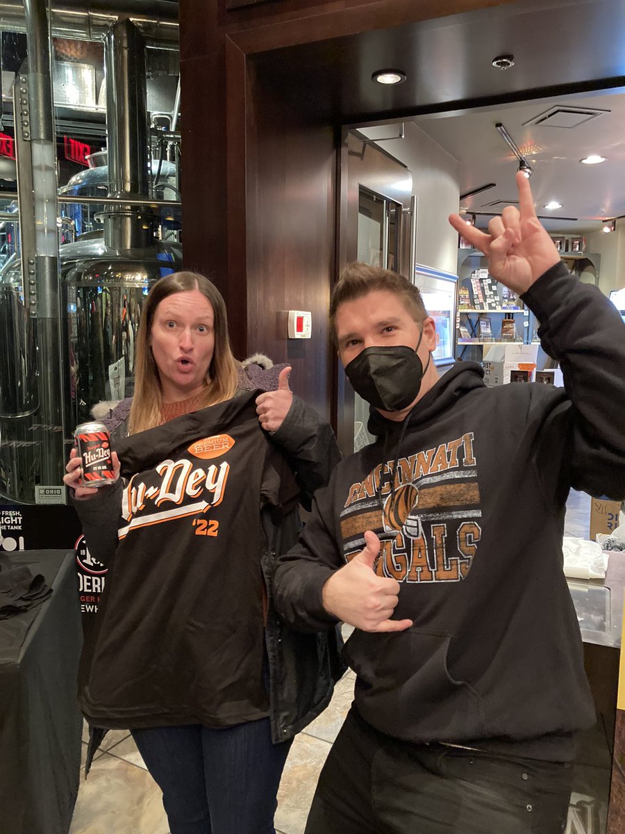 Just raffled off another Hu-Dey fan pack. You can get yours down here at the <a href="/MoerleinLH/">Moerlein Lager House</a> every hour through the Super Bowl. All proceeds support non-profits like us and the <a href="/KAAlliance14/">Ken Anderson Alliance</a>