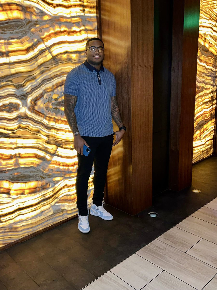 _dwill10's tweet photo. Success is not the key to happiness. Happiness is the key to success. If you love what you’re doing, you will be successful! #longlive19💎 #tmc https://t.co/0qkoOEvhFk