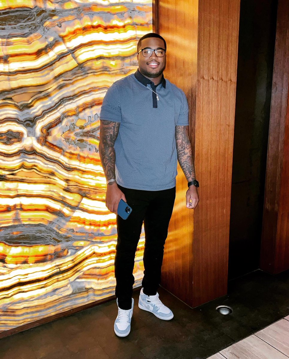 _dwill10's tweet photo. Success is not the key to happiness. Happiness is the key to success. If you love what you’re doing, you will be successful! #longlive19💎 #tmc https://t.co/0qkoOEvhFk