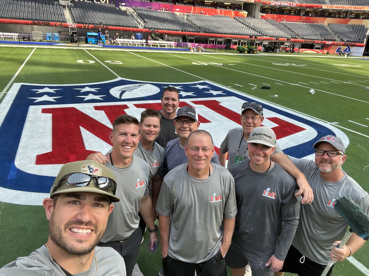bermuda419s's tweet photo. The NFL SHIELD. My favorite logo on the field. Hard to screw it up with such great help😊  #SuperBowl https://t.co/NkZG42IbXy