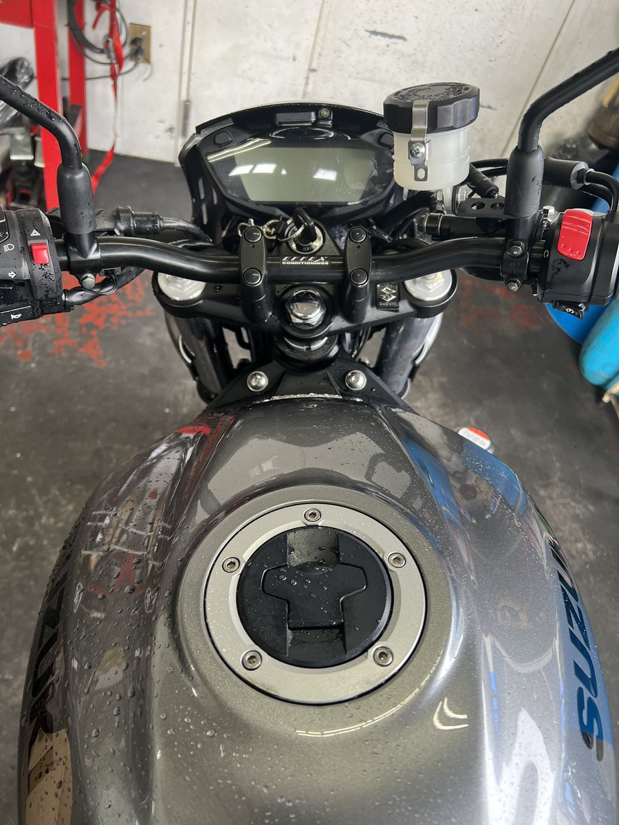 スズキ SV650Xバーハンドル化カスタム😊 お客様のご要望で「セパハンは