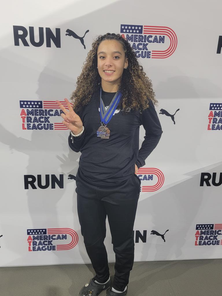 lyric_steele's tweet photo. New 200m PR!! 24.7! Sophomore Year!! @newstribscores @WPMQ993 @chspirateTnF @herosprintclub https://t.co/yNMereqzur