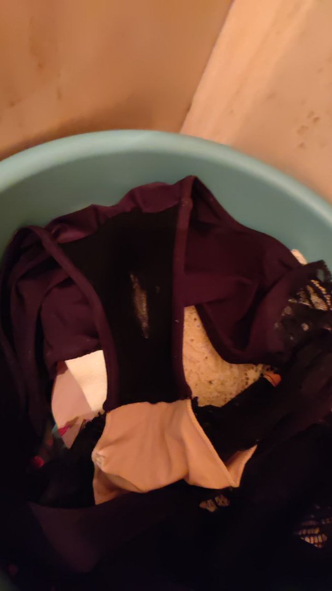 TTsenm's tweet photo. 来自群友投稿 下面是群友堂姐的内裤 年纪不大白带不少 应该经常性生活 喜欢原味的兄弟可以私信我进群 有门槛 https://t.co/uRRHHEsNMO