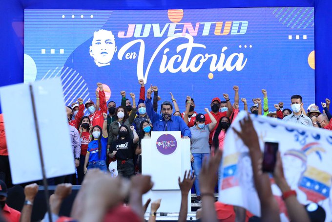 'Quiero felicitar a la juventud que se ha lanzado a las calles de Caracas, desbordando avenidas desde Petare hasta la esquina San Francisco', subrayó el Pdte. @NicolasMaduro #JuventudEnVictoria