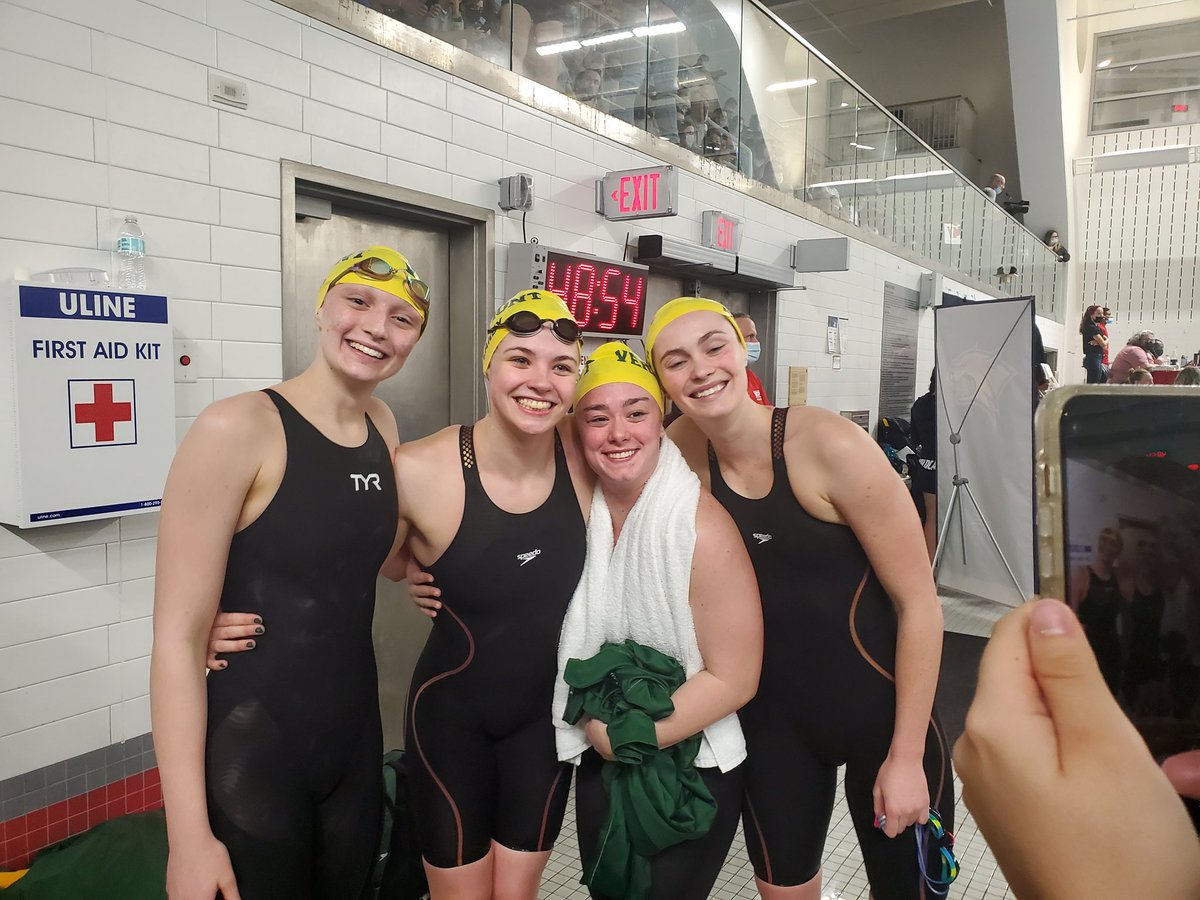 400 med relays takes 3rd.  Congratulations Kira Parker, Jenny O'Neil, Hally  Laney and Jackie House https://t.co/7eJBjm2T0d
