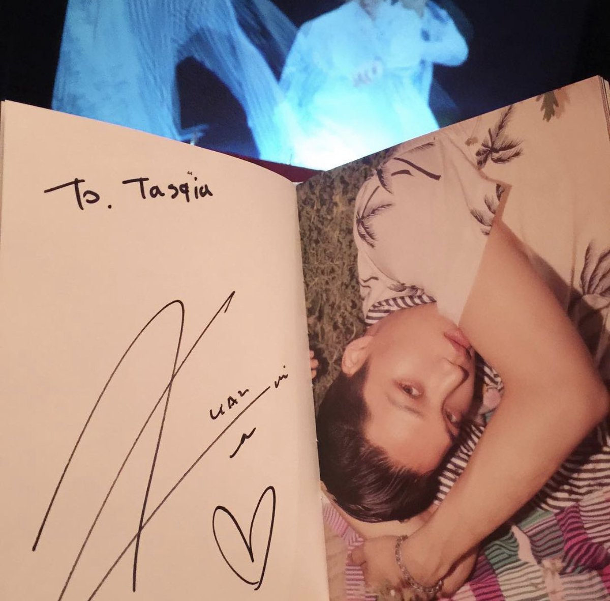 Taskyuuw's tweet photo. Album signed Kokobop yang udah 4 tahun ga balik🥺😭💔 (dan gamau dibalikin)

A thread. https://t.co/BpqhuZ8wbJ