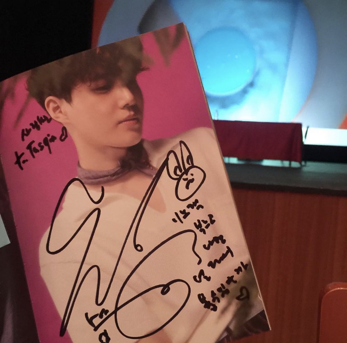 Taskyuuw's tweet photo. Album signed Kokobop yang udah 4 tahun ga balik🥺😭💔 (dan gamau dibalikin)

A thread. https://t.co/BpqhuZ8wbJ