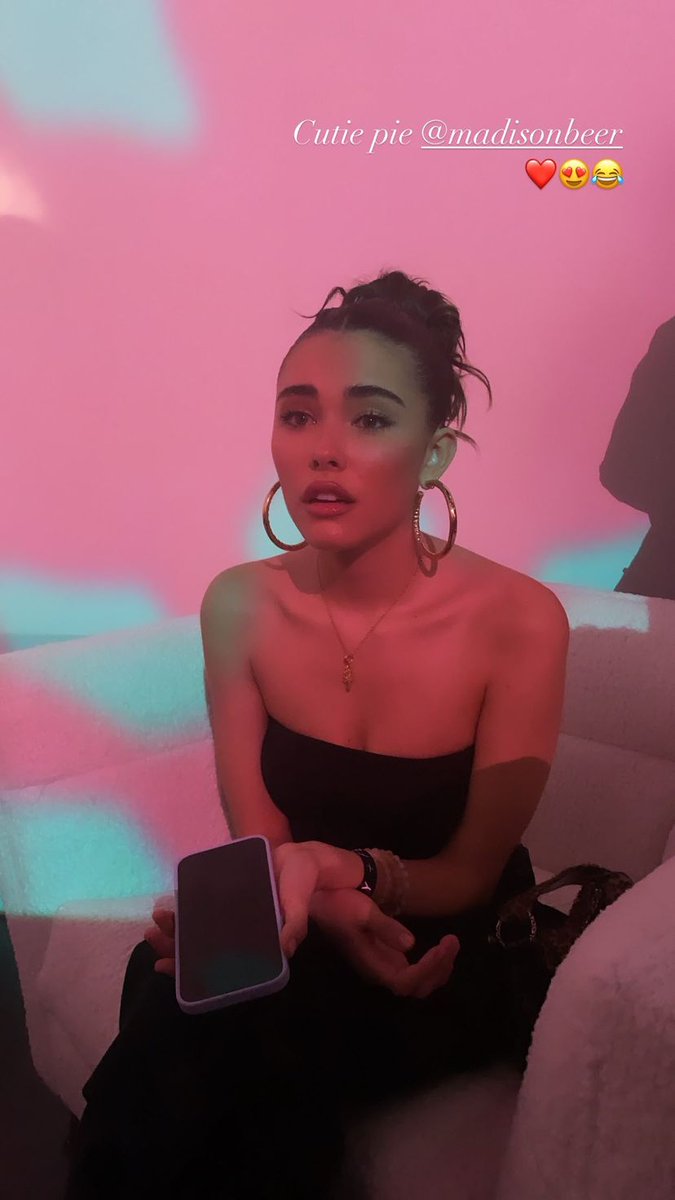 BEERARCHlVE's tweet photo. madison beer. https://t.co/8zNhhv188m