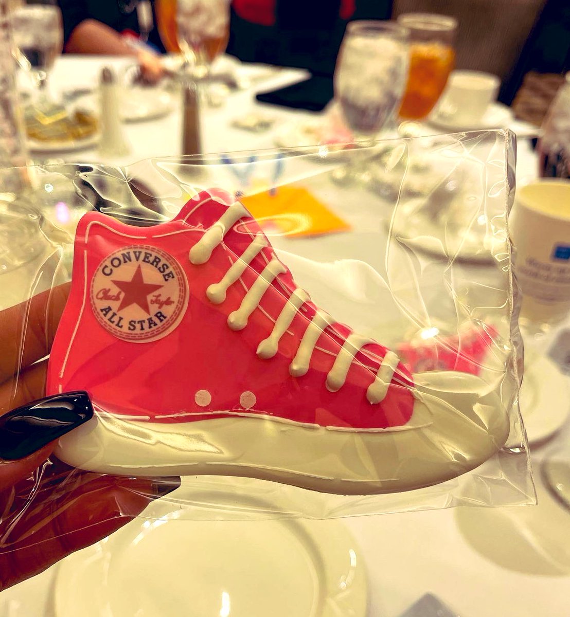 AngelWilson36's tweet photo. Details matter and whoever coordinated this event paid attention to the detailsโฆ From the cookies and cake pops to the souvenir gifts- But more importantly the substance in speakers and powerful leadership tidbits shared from sisters. #TABSE2022 #DiningWithDivas https://t.co/ttbidpWNRE