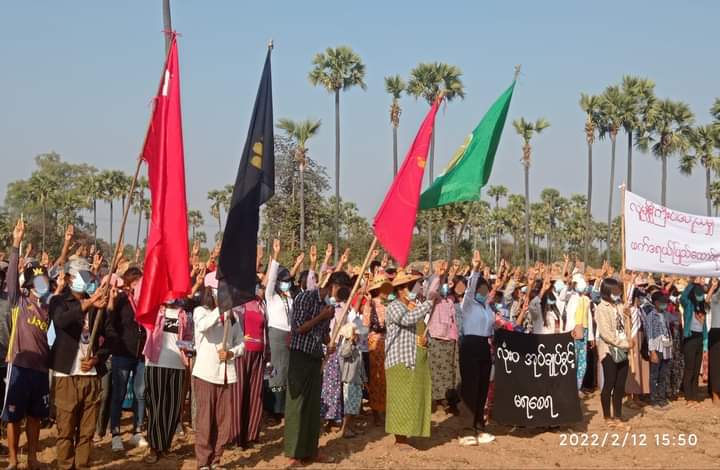 pzl_jourlm's tweet photo. In safe guard of people's defense forces , thousands of #Myaing's civilians staged a massive march strike and public strike speech against fascist army on Feb-12.

#Australia_StopFutureFund 
#2022Feb13Coup 
#WhatsHappeningInMyanmar https://t.co/8X8GMxwO1e