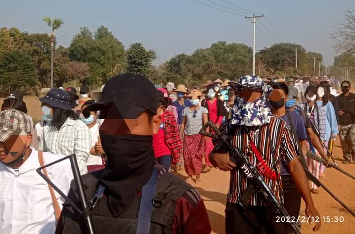 pzl_jourlm's tweet photo. In safe guard of people's defense forces , thousands of #Myaing's civilians staged a massive march strike and public strike speech against fascist army on Feb-12.

#Australia_StopFutureFund 
#2022Feb13Coup 
#WhatsHappeningInMyanmar https://t.co/8X8GMxwO1e