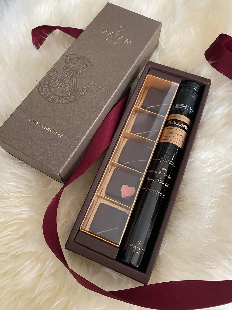 うちは妻が台湾人でバレンタインは男性から女性へ贈る日なので初めてMAIAM WINES買ってみた。こんな上手に写真撮って喜んでる😅パッケージの女子ウケすご。