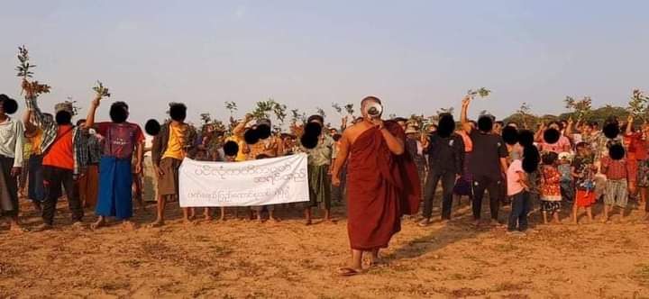 pzl_jourlm's tweet photo. #MandaLay : Pyigyi Takon monk and citizens staged a coalition strike in elimination of fascist regime in early morning of Feb-13 .

#2022Feb13Coup 
#Australia_StopFutureFund 
#WhatsHappeningInMyanmar https://t.co/iiw7OeoJe7