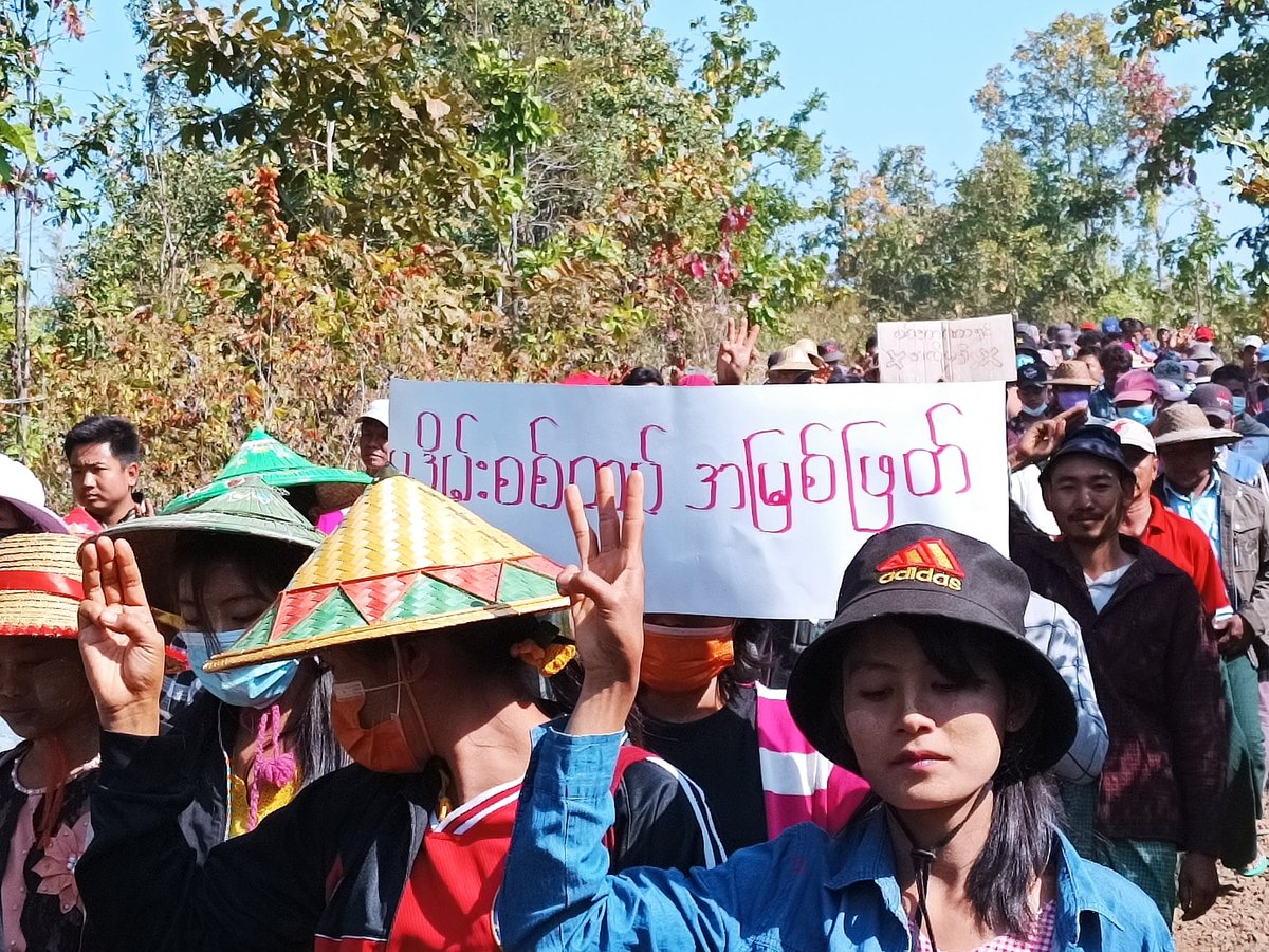 Khithitofficial's tweet photo. ပုလဲတွင် ဖက်ဆစ် စစ်ကောင်စီ တော်လှန်ရေး မြို့နယ် အထွေထွေ ပင်မသပိတ်စစ်ကြောင်း ချီတက် ဆန္ဒပြ
ရန်ကုန်၊ ဖေဖော်ဝါရီ ၁၃ 
Read More -> https://t.co/SSZETWHkXE https://t.co/Nopxswp6pC