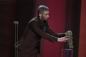 cinefilo50's tweet photo. Dentro del ramo interpretativo del #Goya2022,destacan 6 actores triunfadores.
Uno de ellos #ChechuSalgado,quien alzo su GOYA por Actor Revelación,por asumir a Zarco en"Las leyes de la frontera".
Con anterioridad se anoto un éxito,al ser parte de serie @syptve,en el rol de Rojo. https://t.co/MTt7GvoWsL
