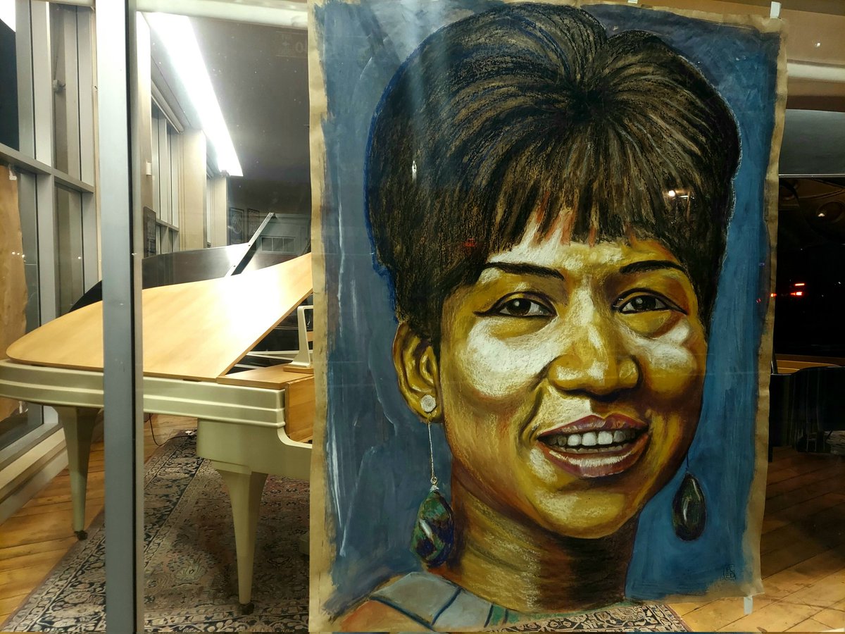 hckeyplyer's tweet photo. Percy and Peeka's staff/publicist has snuck off for #Indianfood, on the way this chalk drawing of #arethafranklin in front window of a #pianostore https://t.co/IWxY9fVk8N