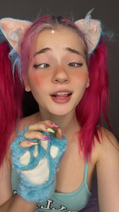 500rt y me hago un video con orejitas para PH 😜 https://t.co/zUOzVqAmrL