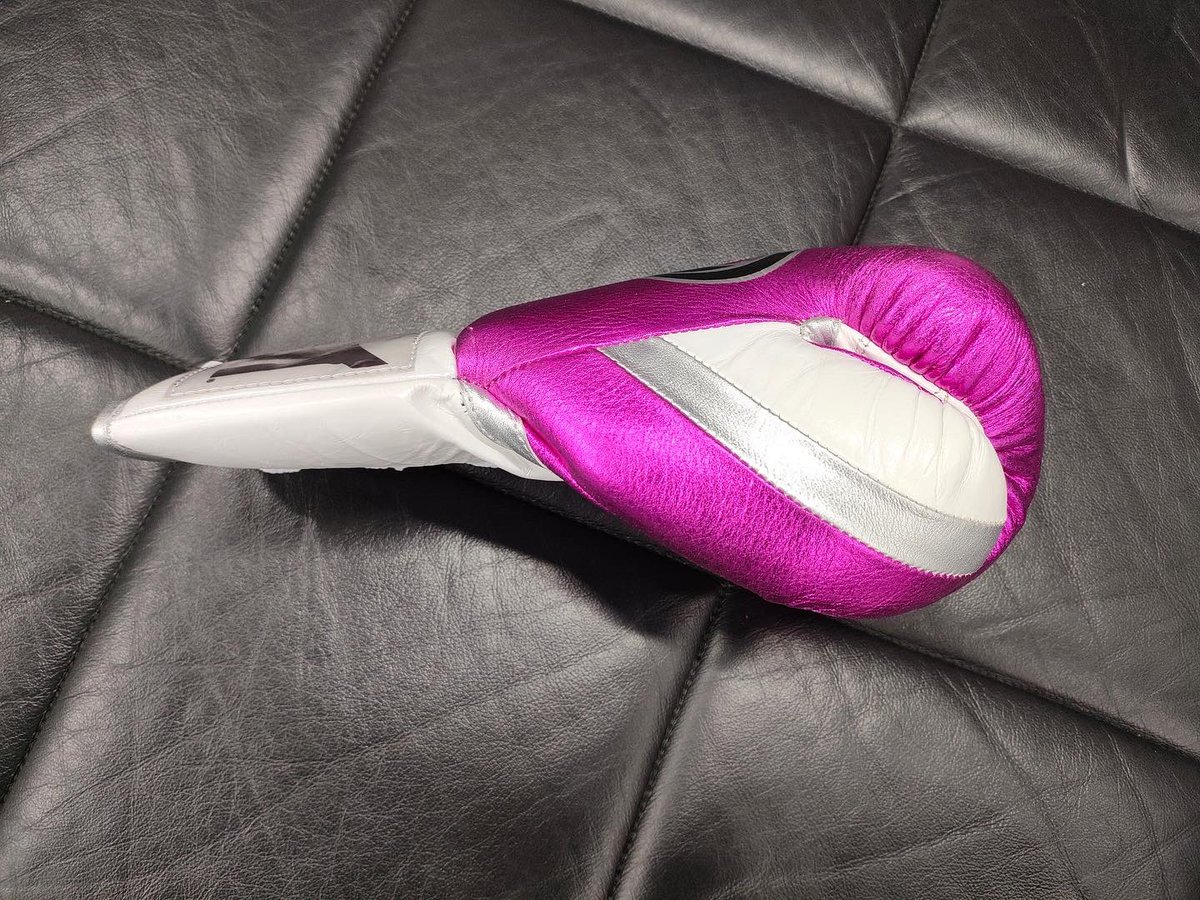 grit_fight_shop's tweet photo. GRANTグラントプロファイトグローブメタリック入荷致しました。
https://t.co/qv8TCMcslq
機能性や耐久性だけじゃ無く、
そのブランドの歴史や背景もフォローすると一層魅力が高まります。
#ボクシンググローブ
#grantwoldwide
#grantboxing https://t.co/HcB7yoVa1Y