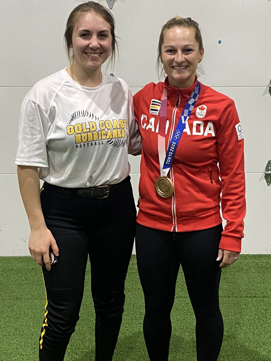 2022LHaser's tweet photo. What a day. Went from a basketball game right to a GCH work out with Canadian Olympic Bronze medal winner @joey1ye.  Thank you Joey for sharing not only your knowledge and skill with us but also your Bronze medal. 🥎💪 @ShipSoftball @DoubleUpSball @GCHurricanesFP @rockssoftball https://t.co/YLgwuRMPCM