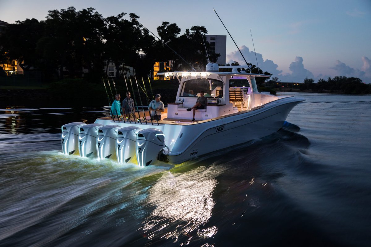 FishingBoatss's tweet photo. HCB Estrella 65! The biggest center console in the market. Incredible space for fishing!! #FishingBoatss #HBC #fishingmachine https://t.co/1WImM5tDid