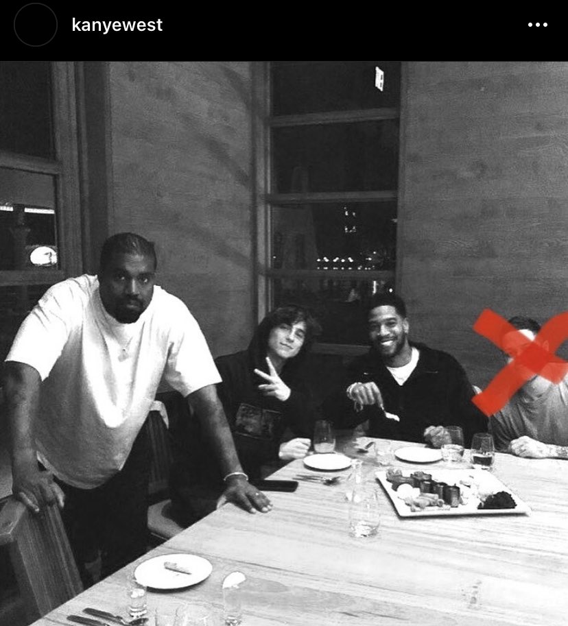 tlop444's tweet photo. LMFAOOOO kanye crossing out Pete is crazy 😭😭 https://t.co/5TIBwxbtEp