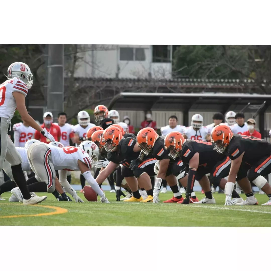 phantoms2022's tweet photo. 今回はアメフトについて紹介します🏈
アメフトとは、アメリカンフットボールの略称で
「スピード」「パワー」「戦略」を使って戦うスポーツです🏆️🌟
・
アメフトは大学生から始めても
“大活躍できる”スポーツです🙆🙌
・
大学入学と同時に新しいことに挑戦してみませんか？🔥
#春から岐大 #岐阜大学 https://t.co/AqafDPdQRU