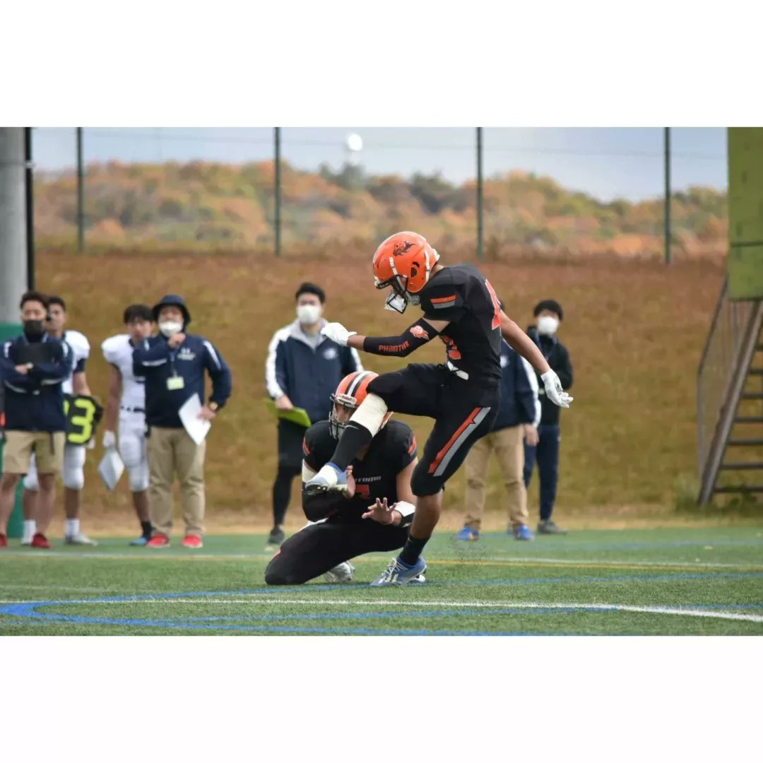 phantoms2022's tweet photo. 今回はアメフトについて紹介します🏈
アメフトとは、アメリカンフットボールの略称で
「スピード」「パワー」「戦略」を使って戦うスポーツです🏆️🌟
・
アメフトは大学生から始めても
“大活躍できる”スポーツです🙆🙌
・
大学入学と同時に新しいことに挑戦してみませんか？🔥
#春から岐大 #岐阜大学 https://t.co/AqafDPdQRU