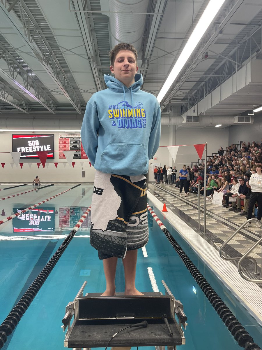 FranklinSabers's tweet photo. STATE QUALIFIERS! The boys swim team sends several to the WIAA state tournament with a strong performance at Muskego today! https://t.co/WRoaFJGX87