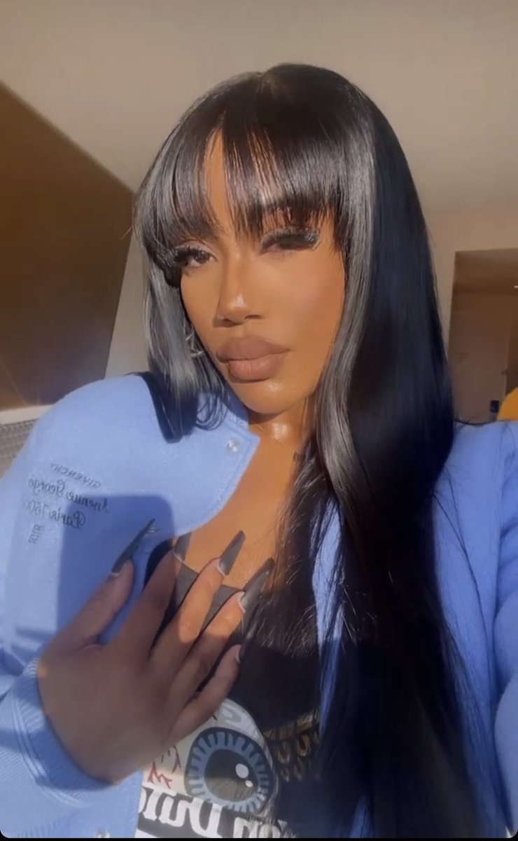 AWalkingBombb's tweet photo. my nail clients are absolutely breathtaking 🥺🥶 @candesscee #BombClaws by #Bombè https://t.co/wr7KHkRNlo