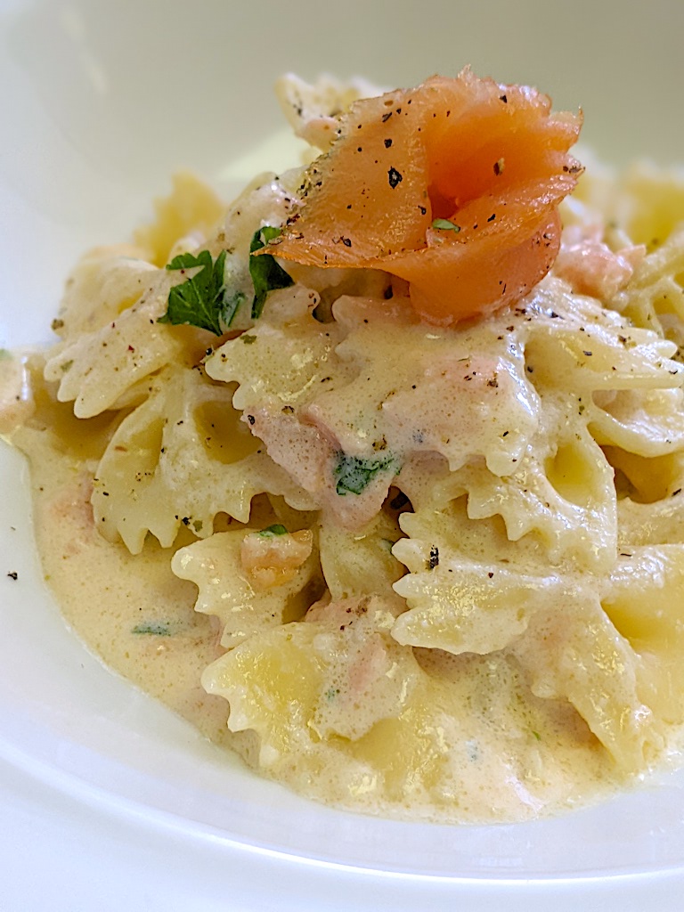 by_dolce's tweet photo. The Best Farfalle Pasta with Salmon Cream - Solo-Dolce https://t.co/uhR9ywgCGU 

#solodolce #pasta #salmon https://t.co/4S6WuBtQ6T